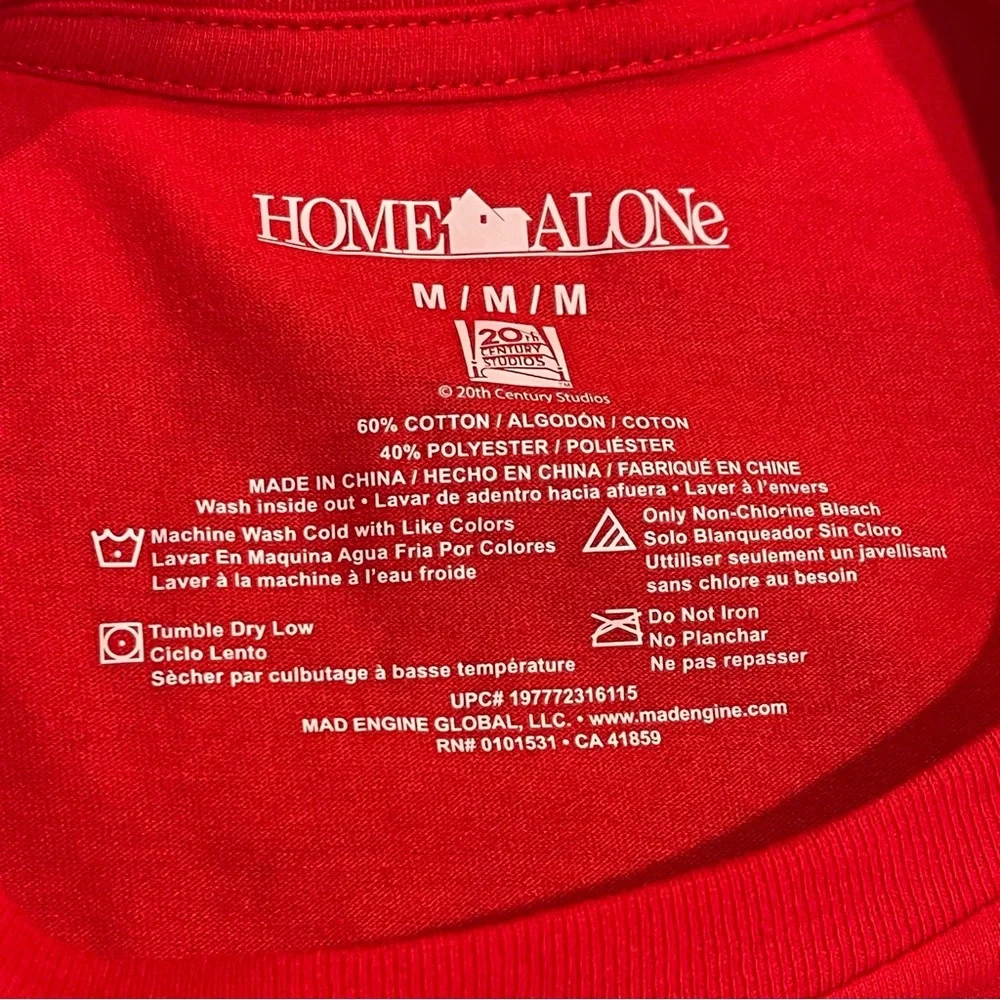 Home Alone Merry Christmas Graphic Tee NWT Kevin McCallister Holiday Shirt M